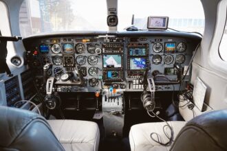 panica intr un avion spre romania geam lipit cu scotch foto 68b2dffa30a4f