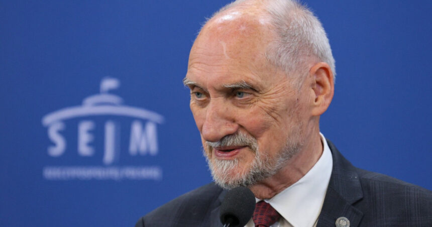parlamentul polonez a votat pentru ridicarea imunitatii fostului ministru al apararii antoni macierewicz ce i se imputa acestuia 68935b39cd01f