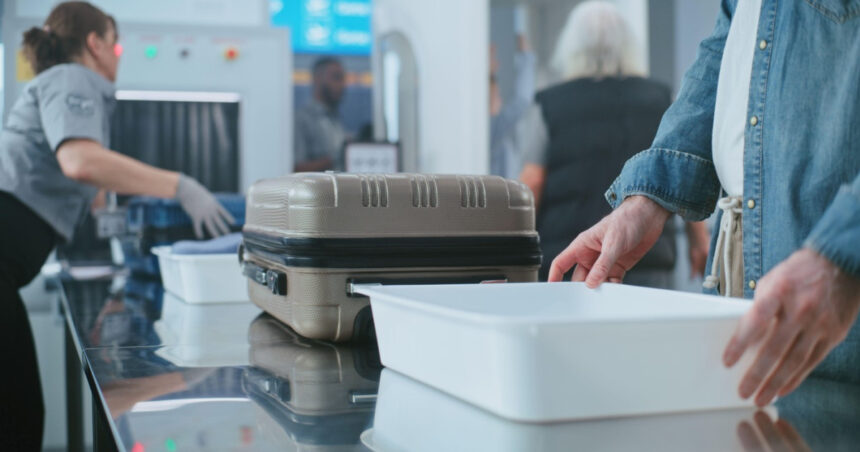 pasagerii de pe aeroportul otopeni vor putea calatori cu recipiente de lichide mai mari in bagajele de mana termenul anuntat de cnab 68a9d81d69124
