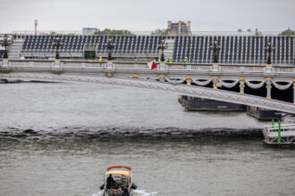 patru cadavre descoperite de politisti in fluviul sena langa paris un barbat a fost arestat fiind banuit de crima 68a60364c0e11