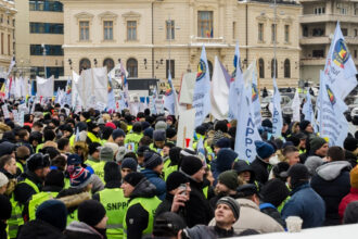 politistii ameninta cu greva in cazul in care guvernul le ameninta pensiile bataia de joc la adresa pensiilor militare si a salariilor noastre trebuie sa inceteze 68b1eecb81381