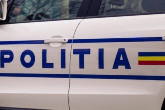politistii negociaza cu un barbat baricadat in casa care si ar fi omorat copilul 68b18c1d19588