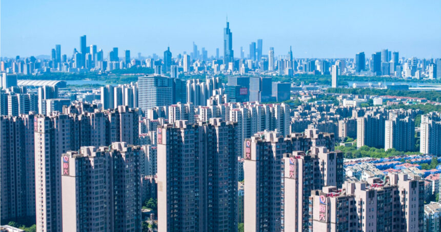 prabusire totala pentru fostul varf de lance al economiei chinei gigantul imobiliar evergrade a fost delistat de la bursa de valori 68ad39fd69182