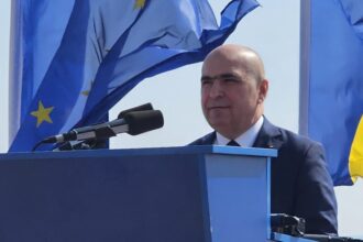 premierul ilie bolojan huiduit de ziua marinei sunt aici sa va spun ca modernizarea tarii nu se poate face fara a pune in valoare constanta 689efbbd2af96