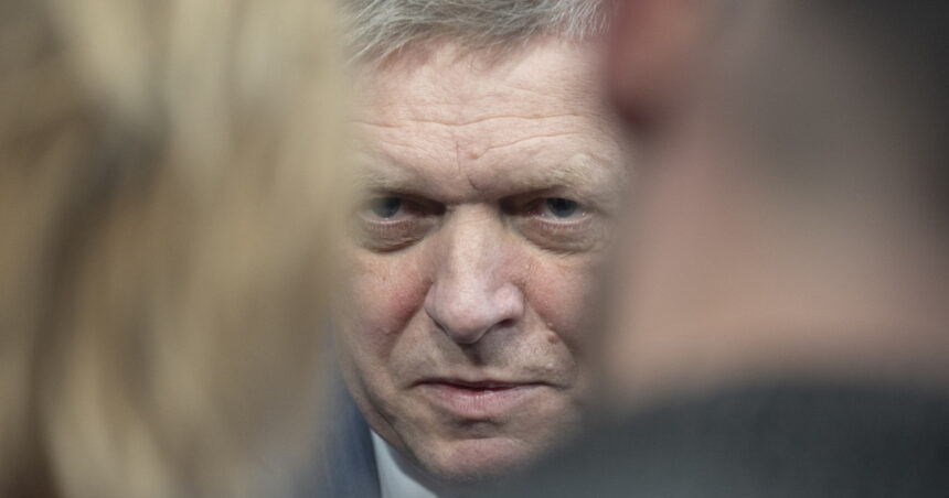 premierul robert fico tinta criticilor opozitiei de la bratislava pentru ca nu a ajutat un grup de slovaci atacati in serbia 68a187d0087eb