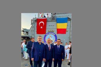 presedintele udttmr gelil eserghep prezent la receptia organizata la bordul fregatei orucreis prezenta la constanta iata cine a mai participat la eveniment 689eeada49fd8