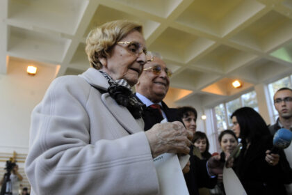 primul mesaj public al ninei iliescu dupa moartea fostului presedinte ce le a transmis celor care l au condus pe ultimul drum 6894bd796e383