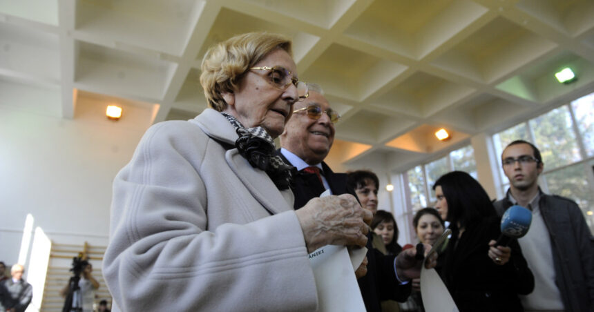 primul mesaj public al ninei iliescu dupa moartea fostului presedinte ce le a transmis celor care l au condus pe ultimul drum 6894bd796e383