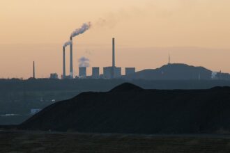 proteste ale minerilor din valea jiului pentru ca nu au primit inca salariile 68a84cf9ac61b