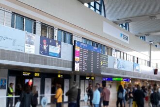 reguli noi pe aeroportul otopeni recipientele cu lichide peste 100 ml acceptate in avion 68aa1473a4179