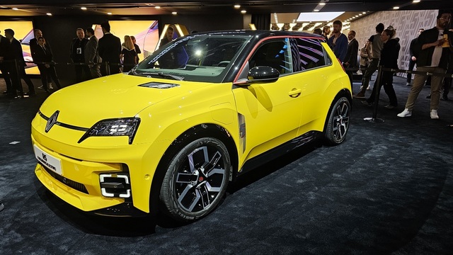 renault 5 a urcat neasteptat de repede in preferintele europenilor pe segmentul electric si a depasit tesla pe pietele majore 6894372a82f45