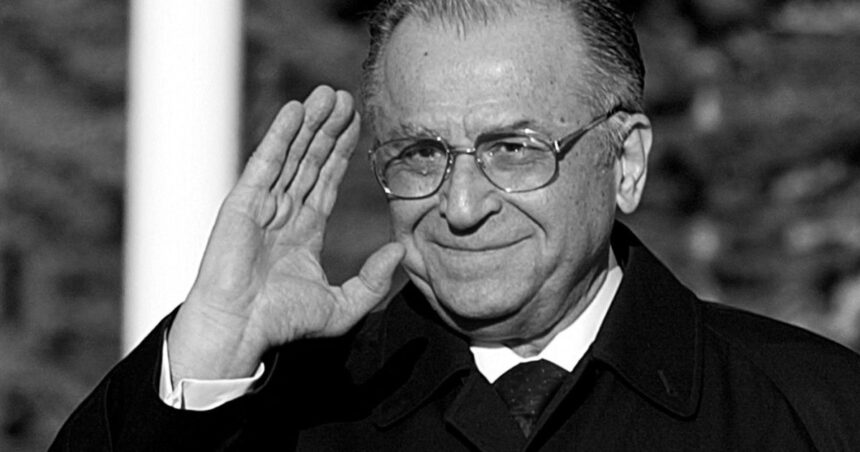 romanii ii pot aduce un ultim omagiu lui ion iliescu programul ceremoniilor stabilite de guvern in cadrul funeraliilor de stat 6892db057c737