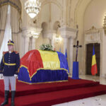romanii isi iau ramas bun de la primul presedinte post decembrist ion iliescu inmormantat cu onoruri militare zi de doliu national 6894421365dab