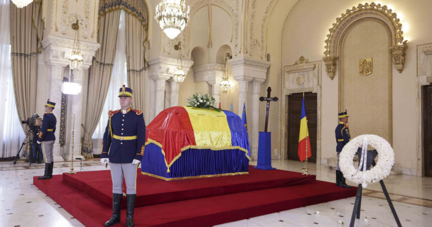 romanii isi iau ramas bun de la primul presedinte post decembrist ion iliescu inmormantat cu onoruri militare zi de doliu national 6894421365dab