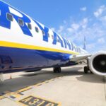 ryanair a decis da bani mai multi angajatilor care prind bagaje de mana prea mari mesaj catre calatori 68b172fb839e6
