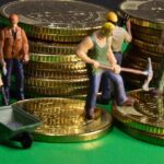 salariul mediu pe economie abia a depasit inflatia intr un an domeniile castigatoare au cresteri de doua cifre exista meserii in care veniturile au scazut 689c7a148b89a