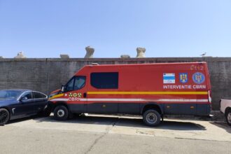 salvare impresionanta in portul constanta o batrana de 80 de ani cazuta in apa scoasa din mare de cetateni 68a3549c96e15
