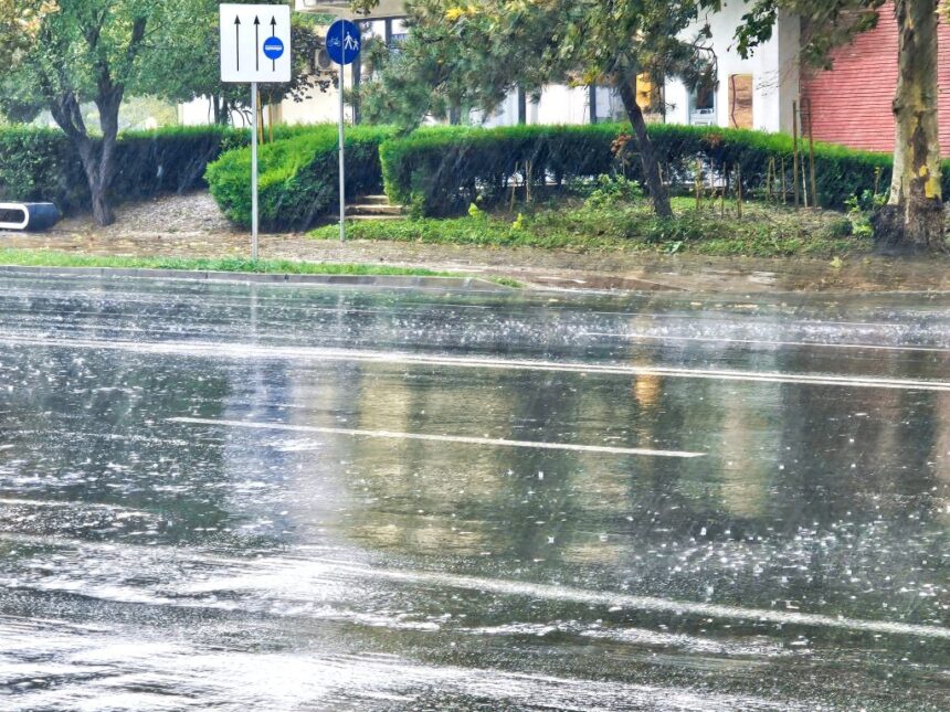 se strica vremea constanta sub cod galben de ploi vijelii si descarcari electrice 68a84998b32e9