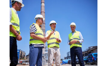 seful anre alaturi de ministrul energiei si primarul vergil chitac pe santierul noului cet un pas concret spre un sistem de termoficare mai performant 689a25fb7cff0