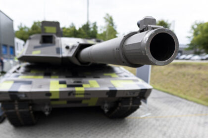 seful celui mai mare producator german de arme spune ca preturile tancurilor si armamentului vor scadea in timp ce europa se inarmeaza 689c1a322a1a2