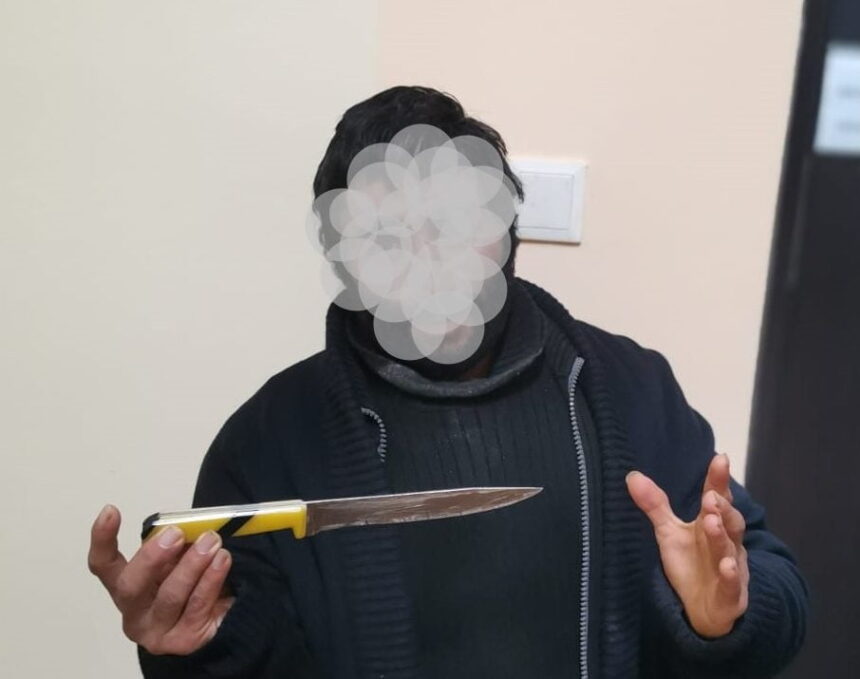 si a injunghiat iubita in gat intr un acces de furie apoi s a automutilat dar nu este de acord sa raspunda in fata legii 689537b2ecee0