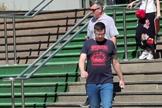 studentul care si a incendiat profesorul de la ovidius nemultumit de pedeapsa primita spera la o schimbare 689e60de70c13