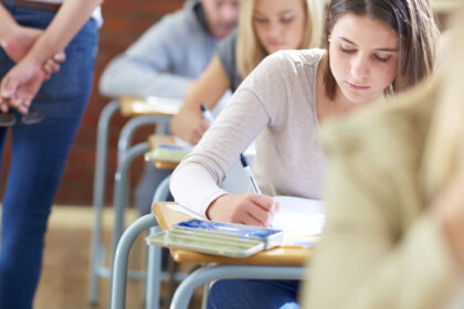 subiecte bac sesiunea de toamna 2025 elevii sustin astazi proba la alegere a profilului si specializarii 689c58dac93dc