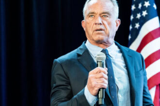 sute de angajati ai agentiilor sanitare ii cer lui kennedy jr ministrul sanatatii sa nu mai dezinformeze in legatura cu vaccinurile 68a6176f1f80d