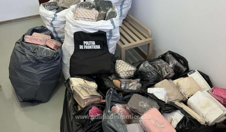 sute de genti contrafacute confiscate de politistii de frontiera la mangalia 689db4a71870e