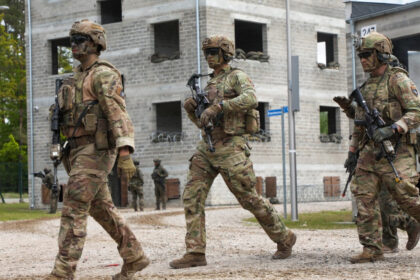 tara din ue in care cetatenii se inghesuie sa se inscrie in armata desi serviciul militar nu e obligatoriu cat castiga dupa instruire 68b194c207f37