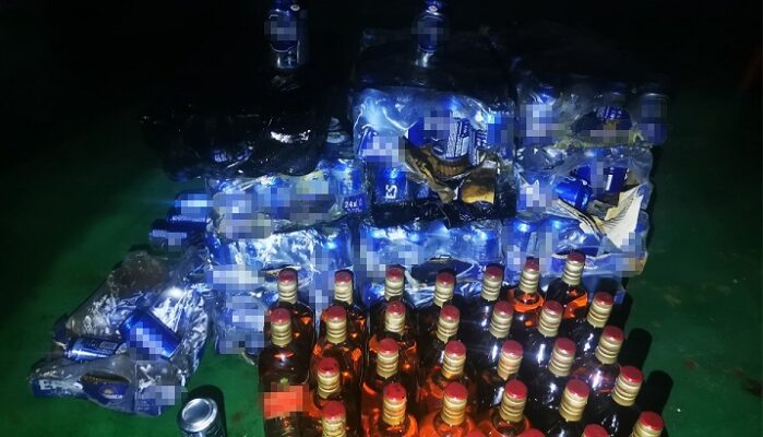 tigari si bauturi alcoolice ascunse pe o nava descoperite de politistii de frontiera 6899d022cb5a6