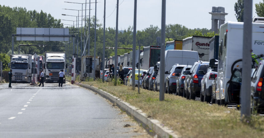 trafic intens pe podul prieteniei de la giurgiu ce rute alternative au soferii romani care merg in bulgaria pentru a evita aglomeratia 6890824759576