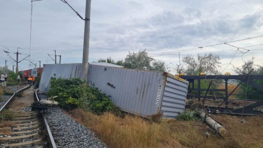 traficul feroviar a fost oprit zeci de minute intre constanta si mangalia dupa deraierea unor vagoane de marfa 688c601452b3b