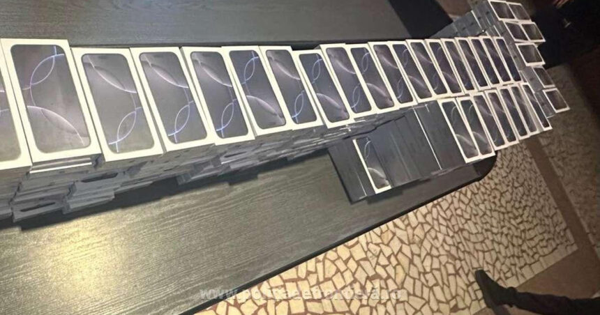 transport de aproape 500 de telefoane mobile contrafacute descoperit la nadlac la cat s ar ridica valoarea lor 689c6ac9c2256