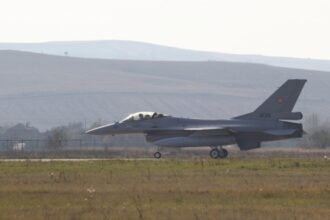 trei avioane f 16 ajung la baza de la mihail kogalniceanu 68b0854f35e00