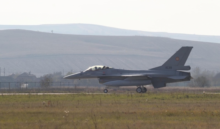 trei avioane f 16 ajung la baza de la mihail kogalniceanu 68b0854f35e00