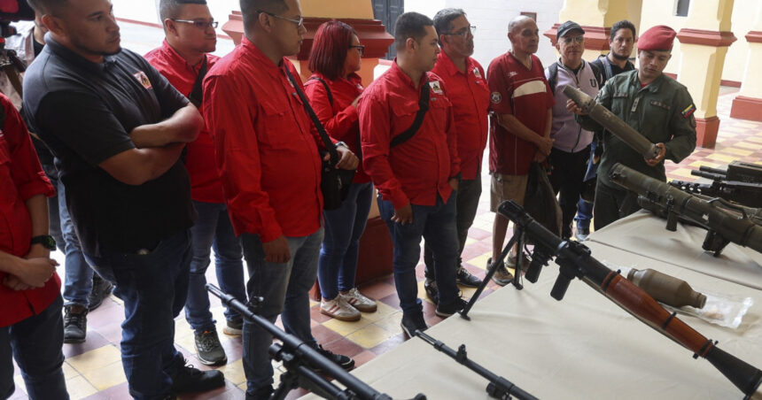 trei distrugatoare americane se deplaseaza in largul coastelor venezuelei maduro mobilizeaza o militie de 45 milioane de persoane 68ab279f2130f
