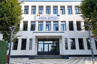 trei profesori de la liceul teoretic nicolae balcescu din medgidia formare erasmus in barcelona pe tema sanatatii mentale si fizice in natura 6890484c6f4aa