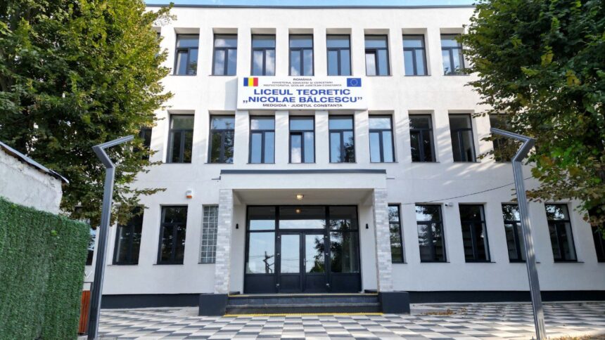 trei profesori de la liceul teoretic nicolae balcescu din medgidia formare erasmus in barcelona pe tema sanatatii mentale si fizice in natura 6890484c6f4aa