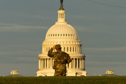 trupele garzii nationale au intrat in washington dc 23 de oameni arestati primarul respinge presiunea autoritara a lui trump 689c26e278f91