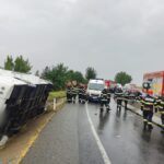un autocar in care se aflau 30 de persoane s a rasturnat a fost activat planul rosu de interventie 68b464bf385d3