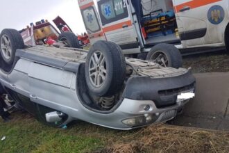 un autoturism in care se aflau 4 persoane s a rasturnat pe dn22a in apropiere de sibioara 68a1945b40246