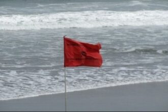 un barbat a murit inecat la jupiter doi minori salvati de salvamari 68a06adfacef1