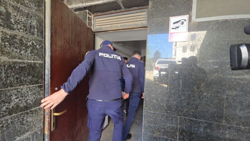 un fals politist din constanta prins cand facea controale pe plaja la eforie sud iata ce condamnare a primit judecatorii i au confiscat insigna 6893a0af97cd2