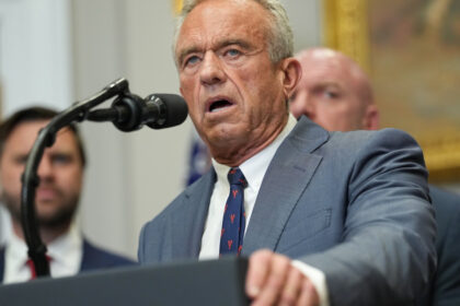 un grup de profesionisti din domeniul sanatatii solicita demiterea lui rfk jr distrage atentia publicului 689c79e69e72d