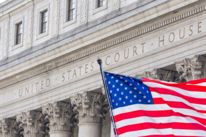 un judecator american a blocat o lege a statului texas care impunea afisarea celor zece porunci in scoli 68a633fd87d31
