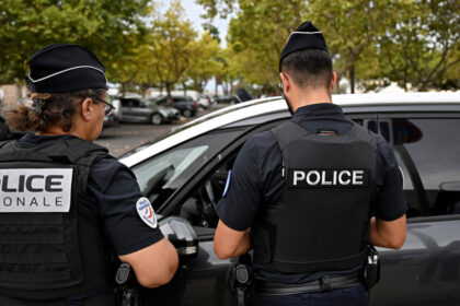 un mort si cinci raniti dupa ce o masina a intrat intentionat intr un grup de pietoni in franta 68b2ea04c2974