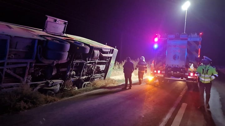 un tir s a rasturnat intre constanta si tulcea 68aeacd631ef1