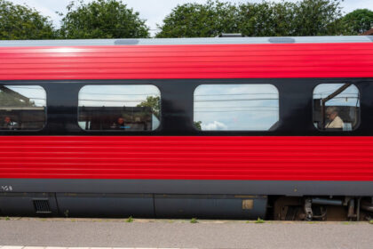 un tren a deraiat in sudul danemarcei mai multe persoane au fost ranite operatiunea de salvare este in curs 689f85568c5e6