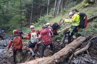 un turist a murit in muntii fagaras in zona cascadei dinspre cabana suru 6896f7f2353e8